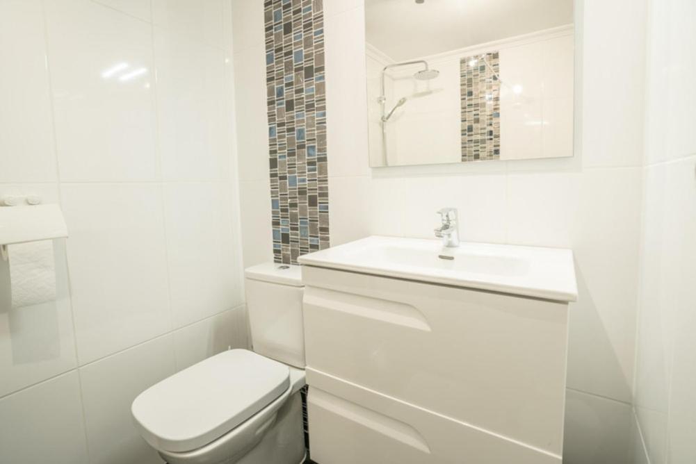 Black And White Apartment Free Wifi Los Cristianos  Extérieur photo