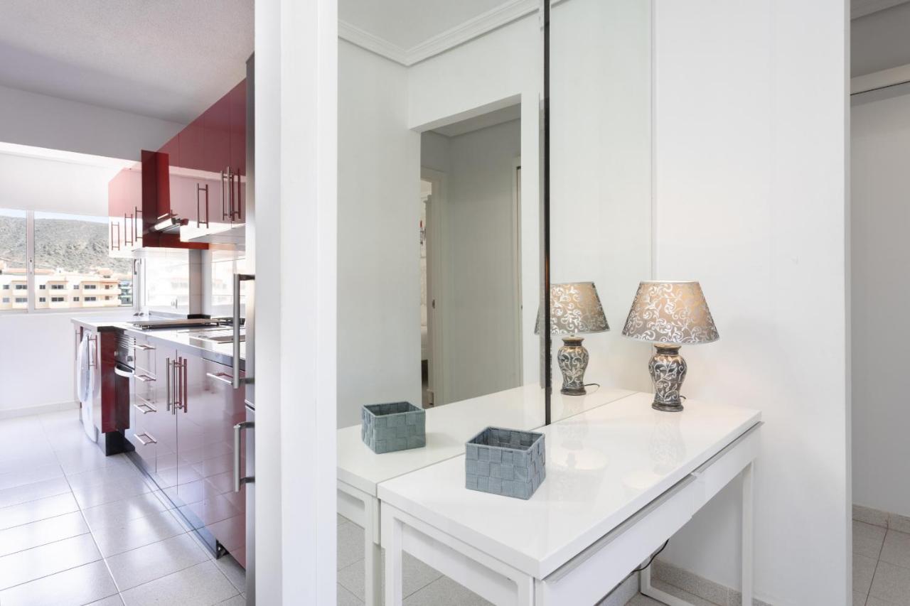 Black And White Apartment Free Wifi Los Cristianos  Extérieur photo