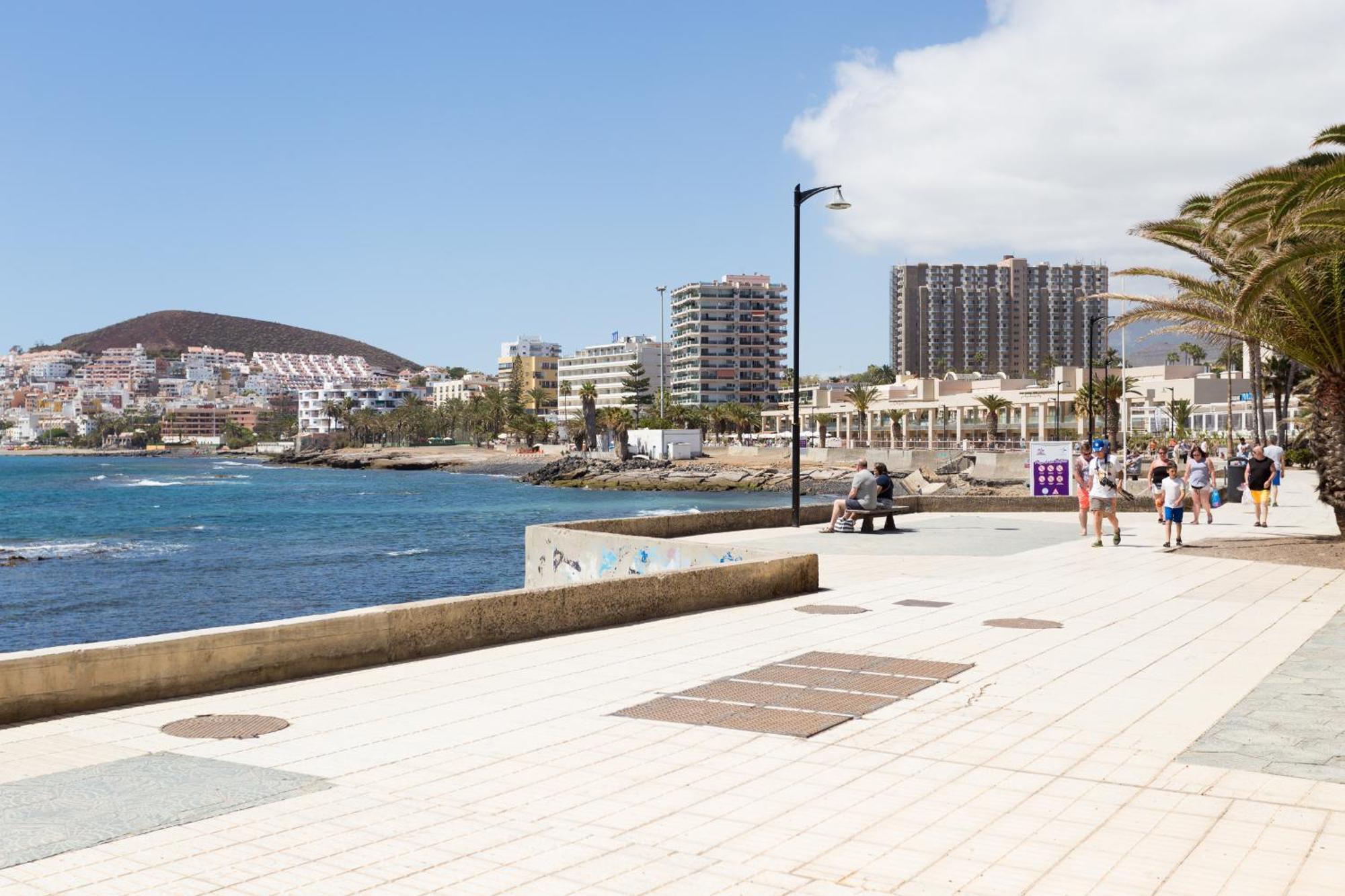 Black And White Apartment Free Wifi Los Cristianos  Extérieur photo