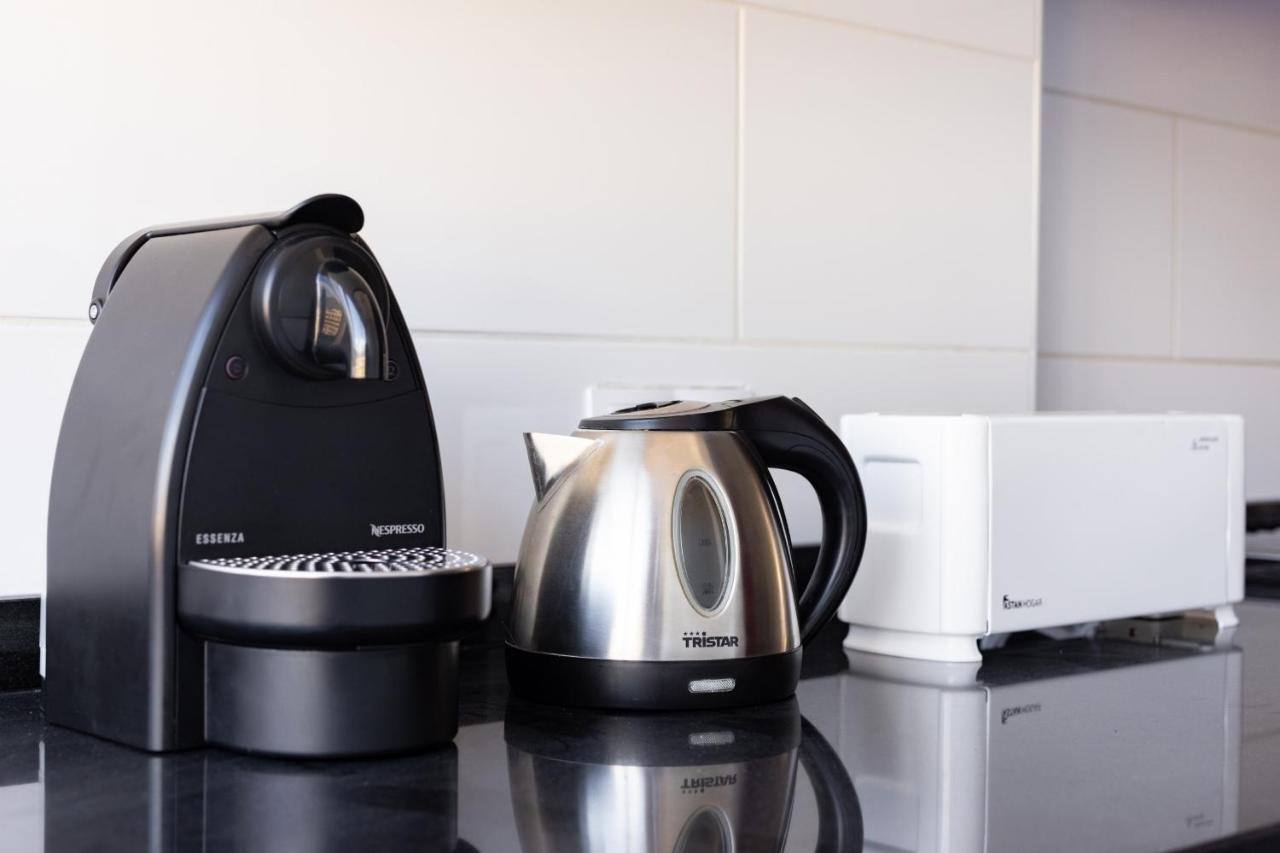 Black And White Apartment Free Wifi Los Cristianos  Extérieur photo