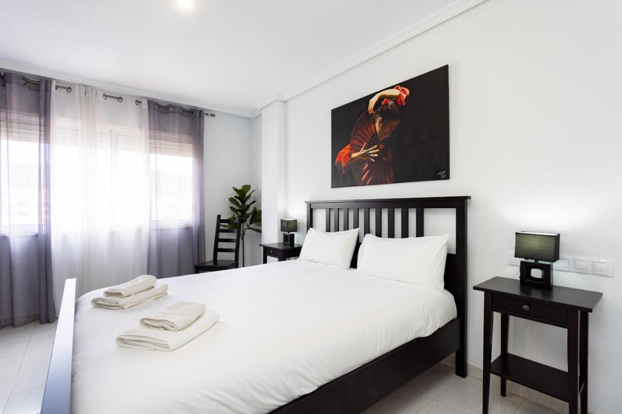 Black And White Apartment Free Wifi Los Cristianos  Extérieur photo