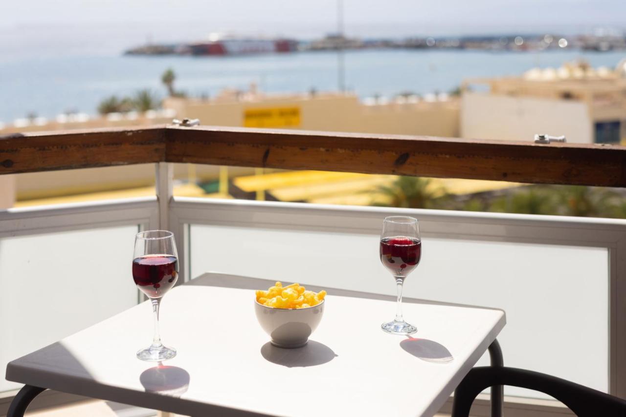Black And White Apartment Free Wifi Los Cristianos  Extérieur photo