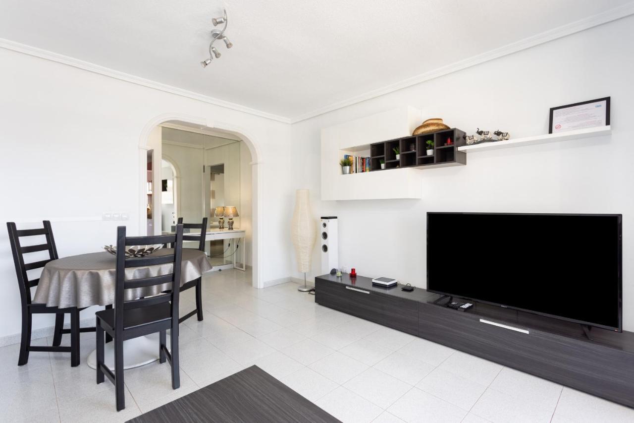 Black And White Apartment Free Wifi Los Cristianos  Extérieur photo