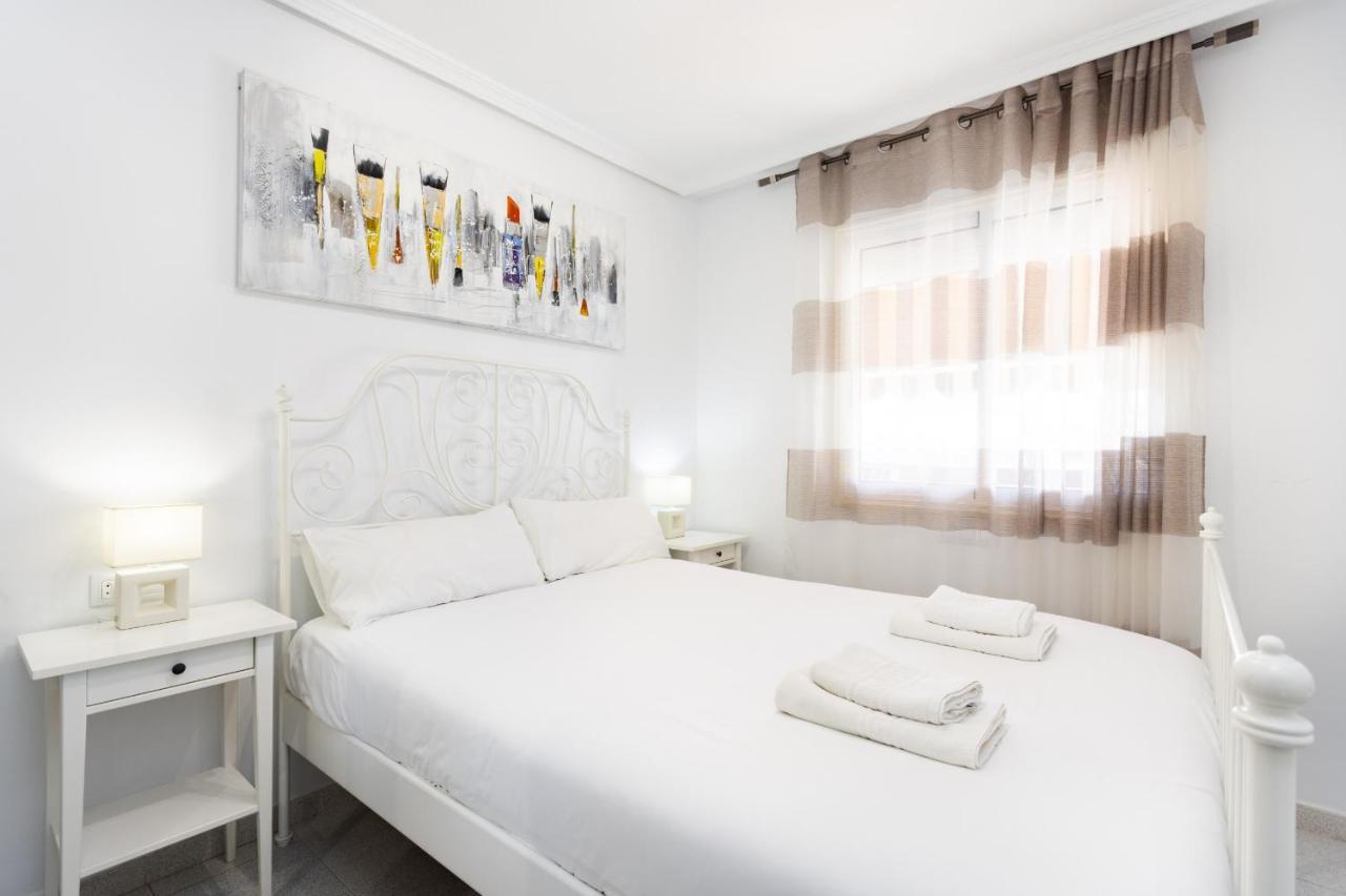 Black And White Apartment Free Wifi Los Cristianos  Extérieur photo