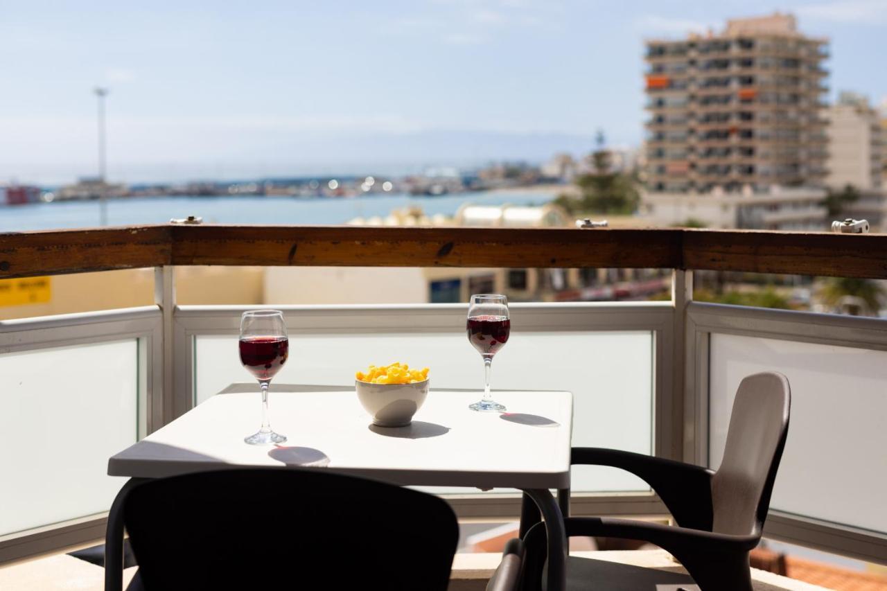 Black And White Apartment Free Wifi Los Cristianos  Extérieur photo