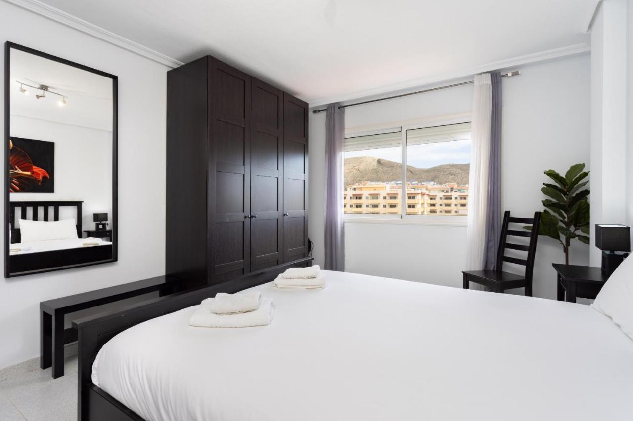 Black And White Apartment Free Wifi Los Cristianos  Extérieur photo
