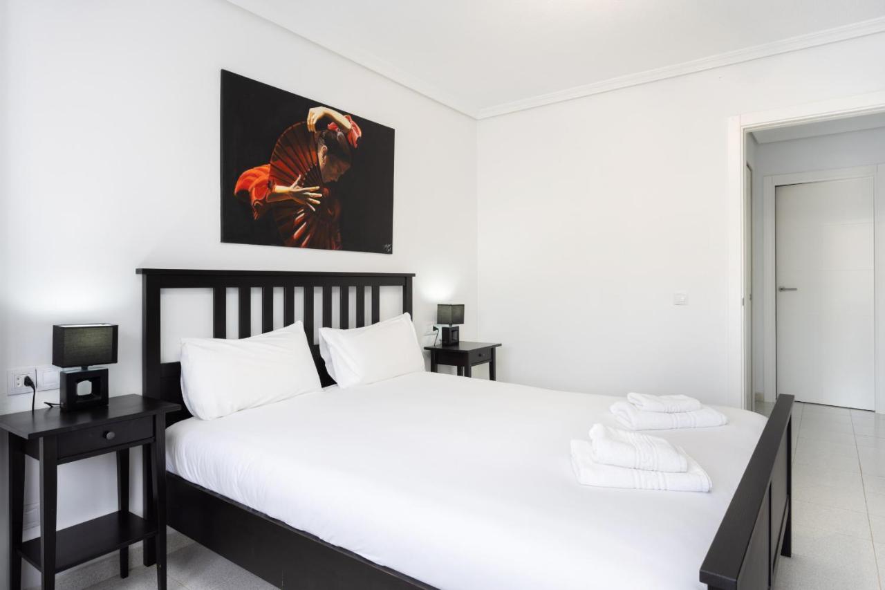 Black And White Apartment Free Wifi Los Cristianos  Extérieur photo