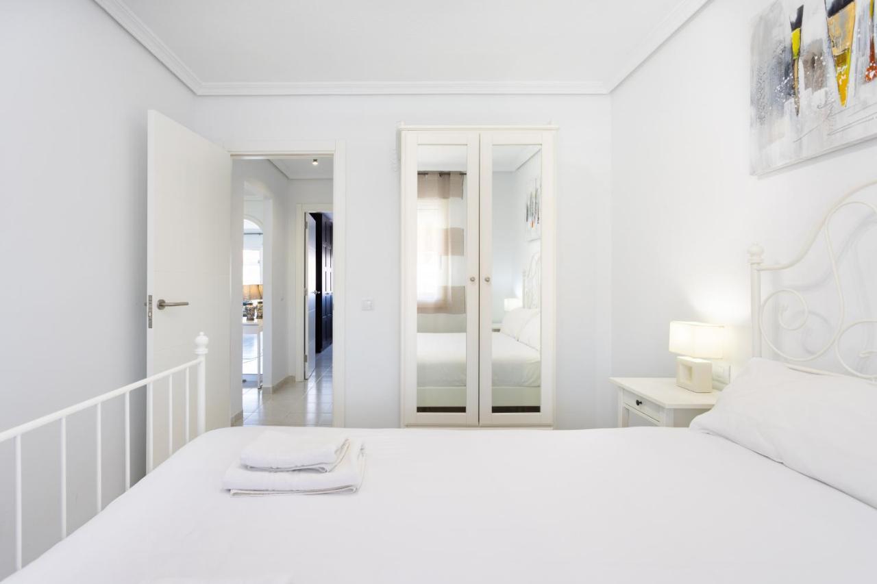 Black And White Apartment Free Wifi Los Cristianos  Extérieur photo